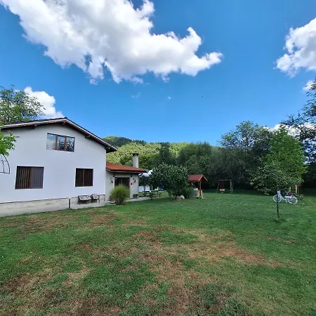 ореха Villa Apriltsi (Lovech)