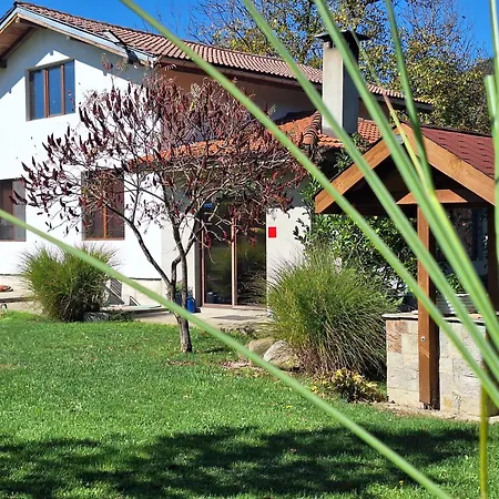 ореха Vila Aprilci