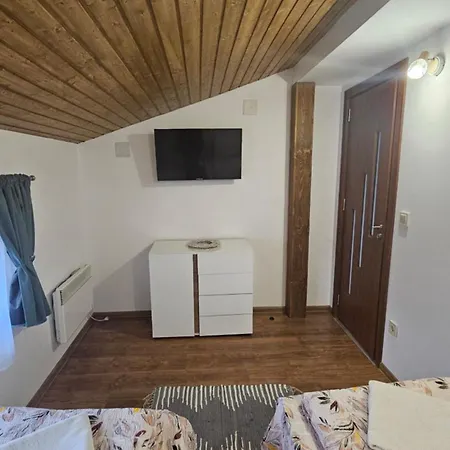 ореха * Apriltsi (Lovech)