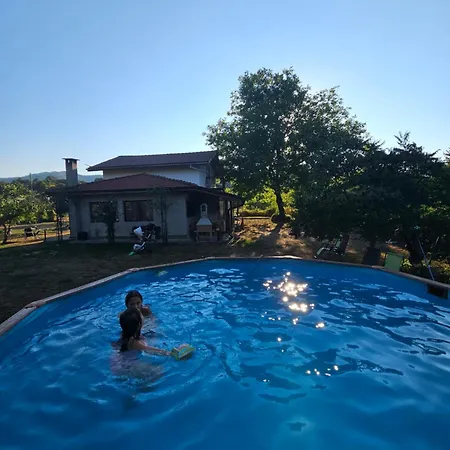 Villa ореха Aprilci