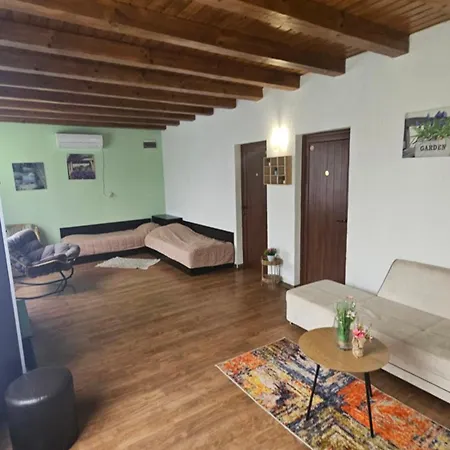 Vila ореха Aprilci